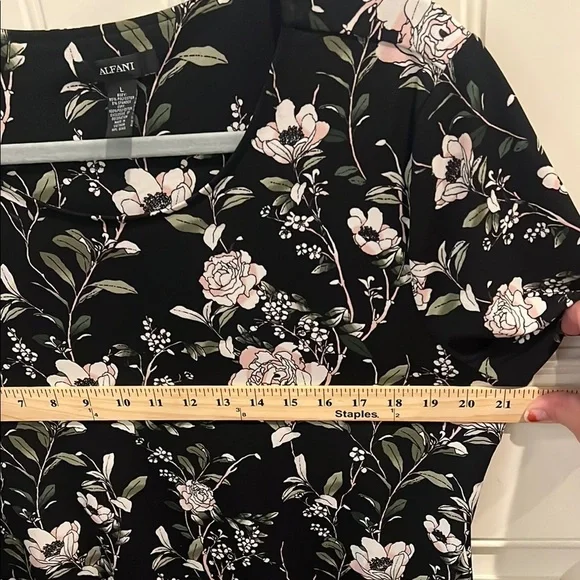 Alfani Large Graphic Floral flowy Flutter Sleeve BOHO Blouse in Black - Picture 8 of 8